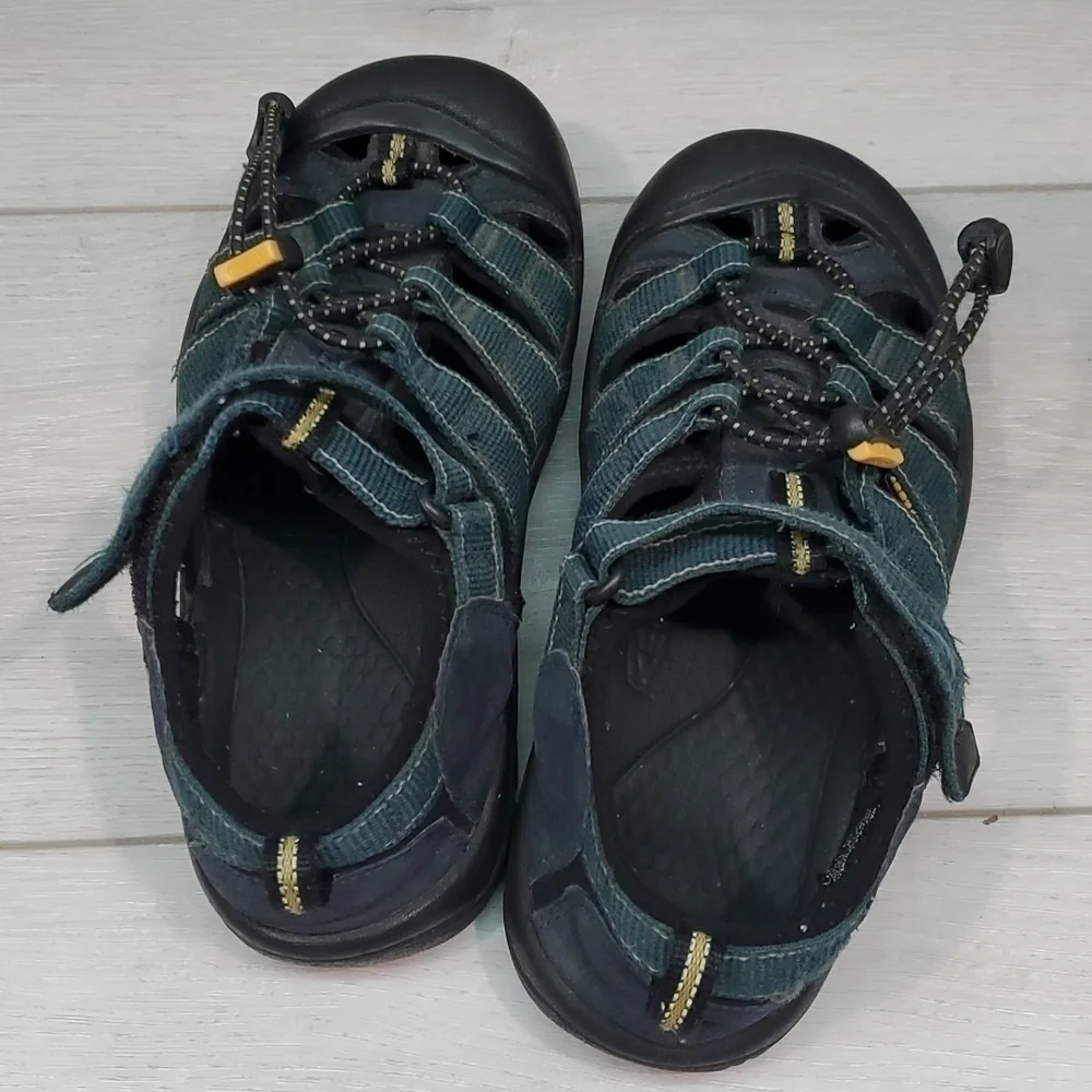 Keen Outdoor Big Kids Youth Sandals Shoes Waterproof Hiking Comfort sz 3